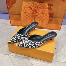 Louis Vuitton Slippers